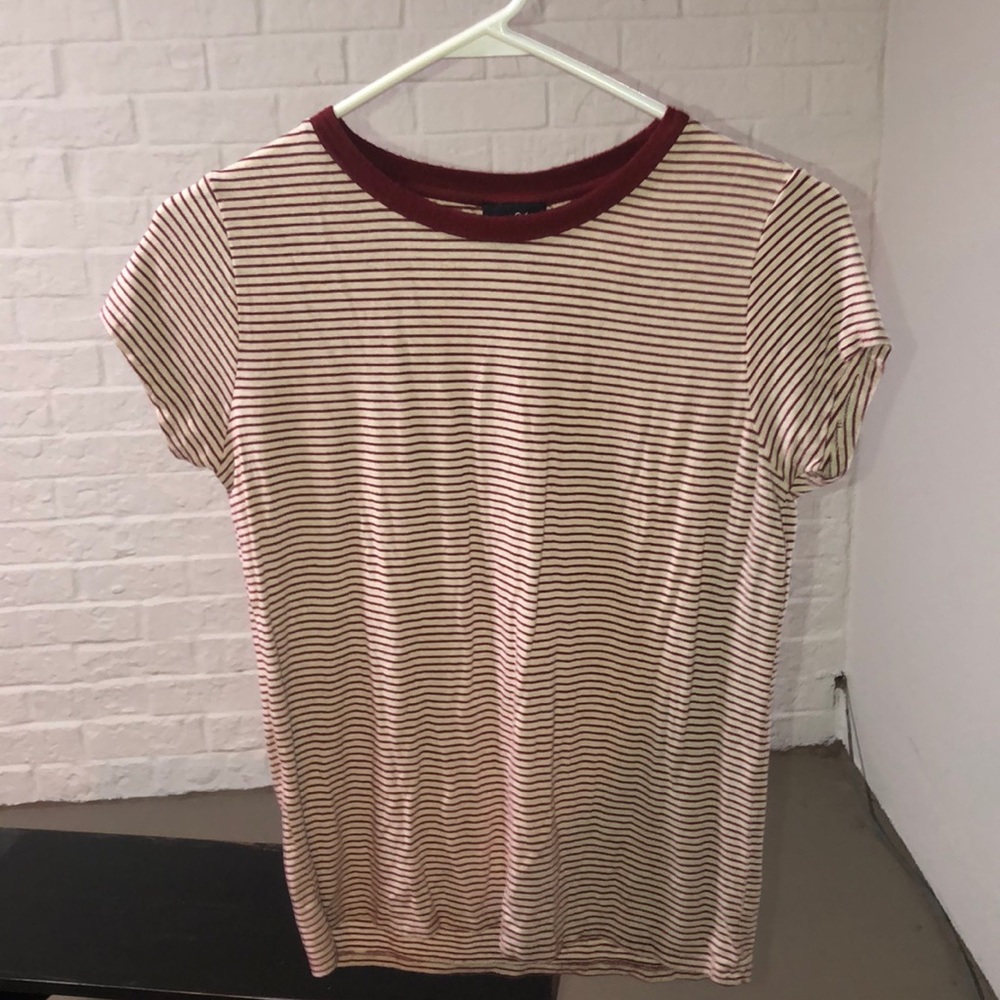 Comfortable/Soft/Cute thin stripped tshirt!